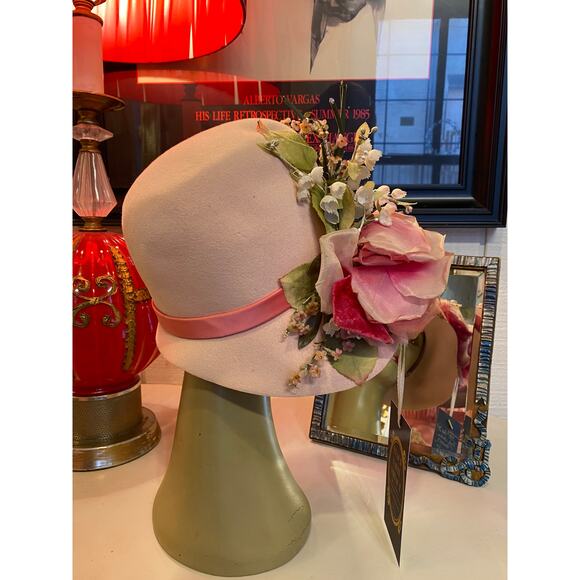 vintage 1970s pink cloche hat flowers roses flapper style 70s does 20s wide brim